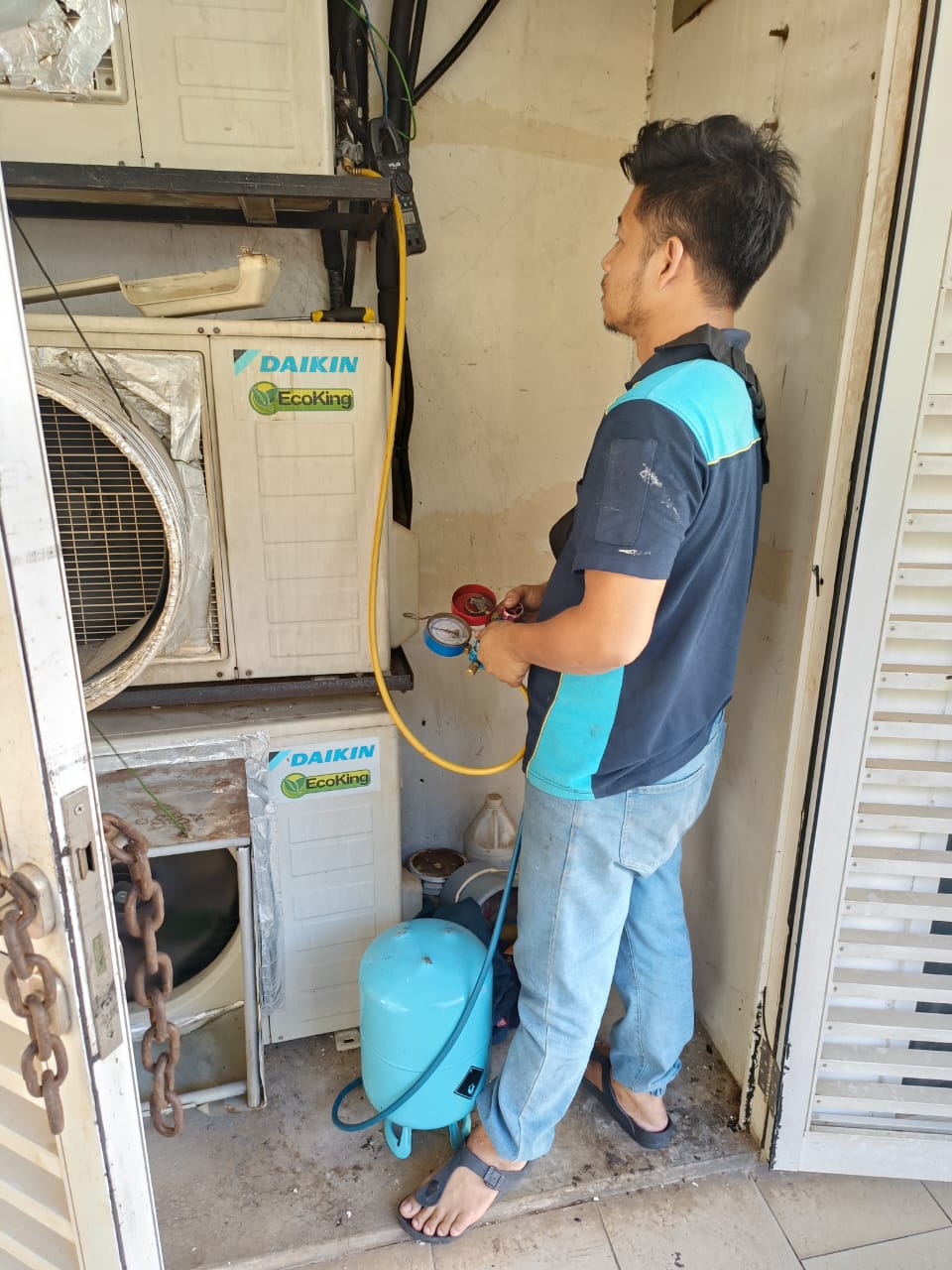 This write Indoor and outdoor aircond services throughout Klang Valley — WhatsApp Image 2026-08-13 at 11.43.03 PM