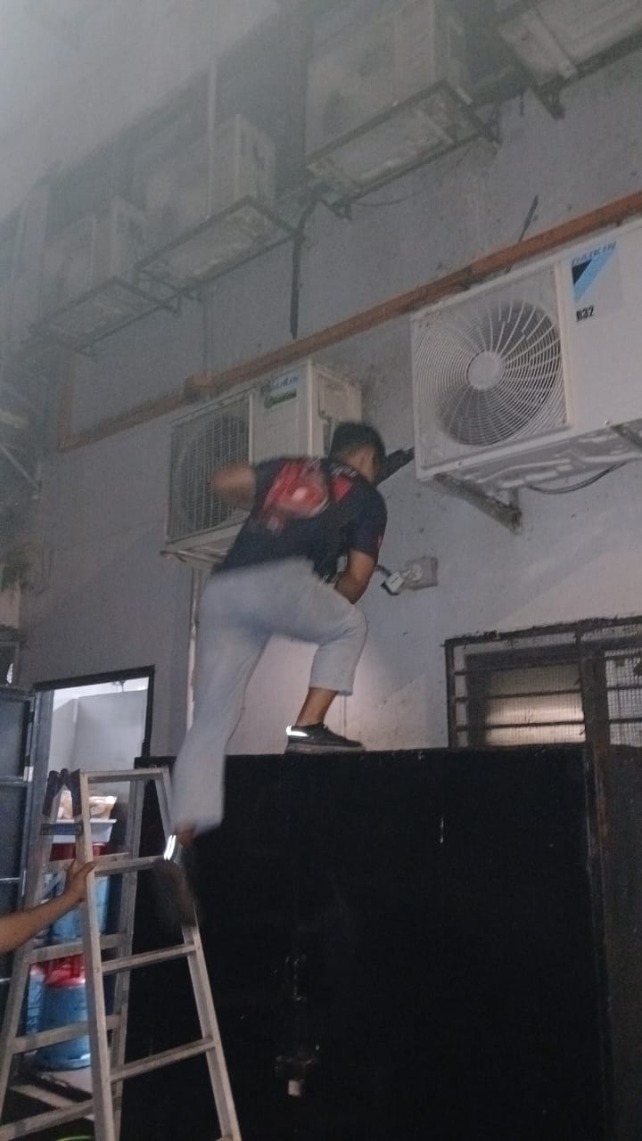 This write Indoor and outdoor aircond services throughout Klang Valley — WhatsApp Image 2026-08-13 at 11.43.04 PM